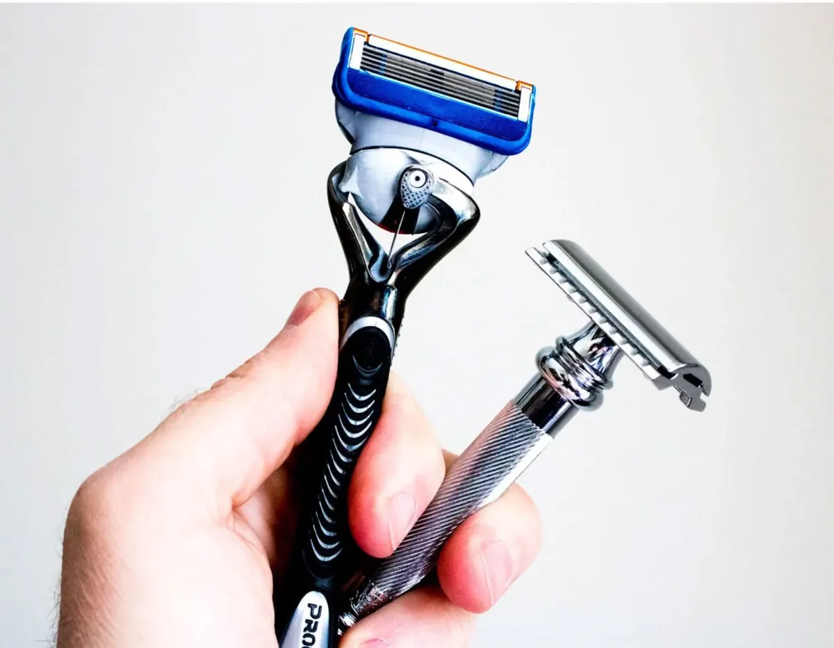 A cartridge razor and a double-edge safety razor side by side